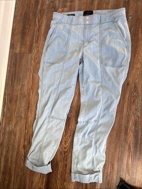 White House Black Market Light Blue Cropped Ankle Jeans